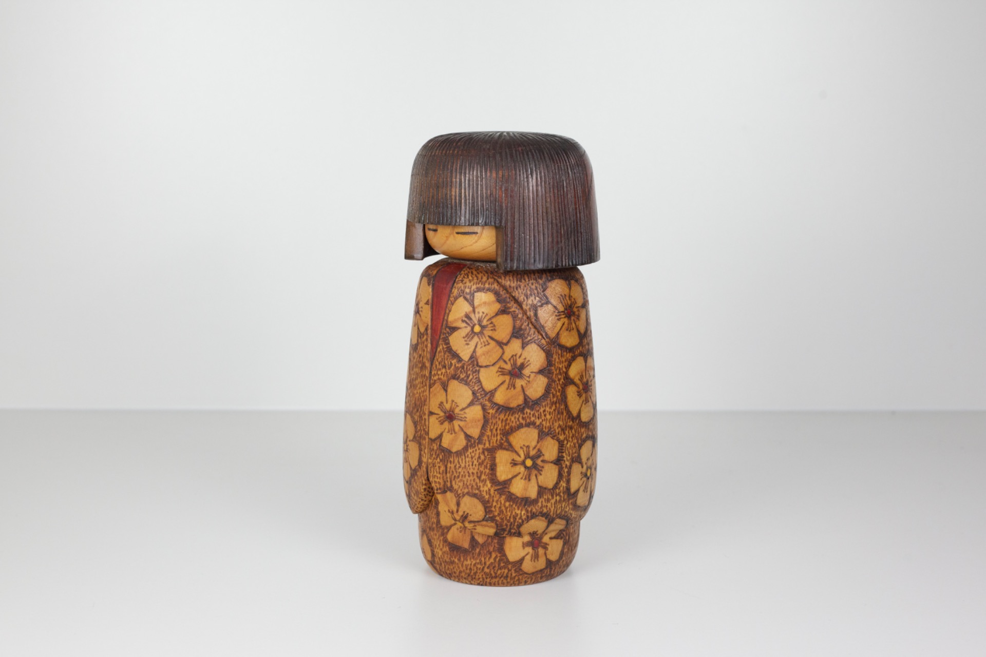 大谷良夫こけし乙女椿　Kokeshi By Ohtani Yoshio Yoshio Otani Kokeshi Awaiting Spring | 28.5 cm